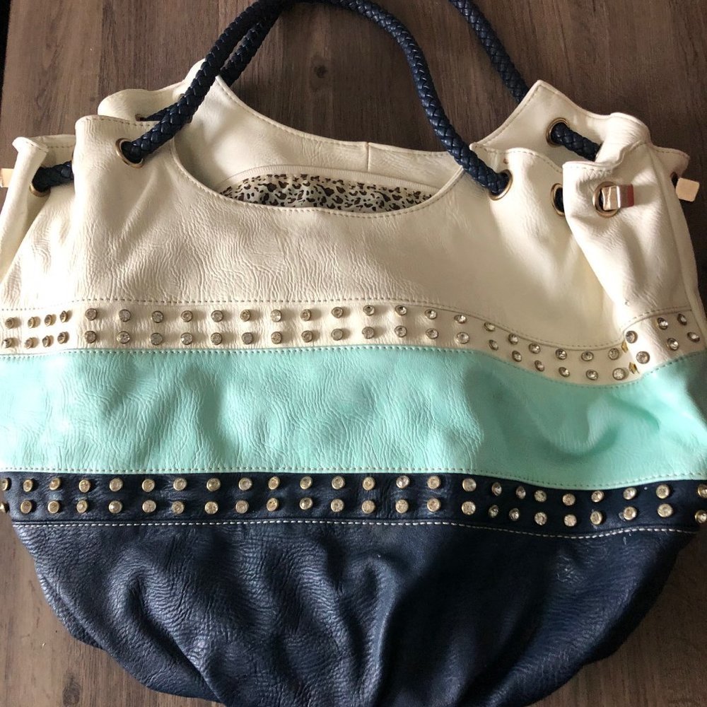 Large Handbag -> lARGE hANDBAG